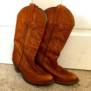 Vintage women’s cowboy/ cowgirl boots